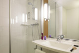 salle de bain - © ibis grenoble centre salle de bain