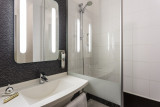salle de bain - © ibis grenoble centre salle de bain