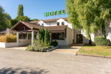 Entrée de l'hôtel - © Hôtel des trois Massifs Entrée de l'hôtel