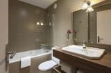 maison_barbillon_grenoble_salle_de_bain_renovee_bd.jpg maison_barbillon_grenoble_salle_de_bain_renovee_bd.jpg