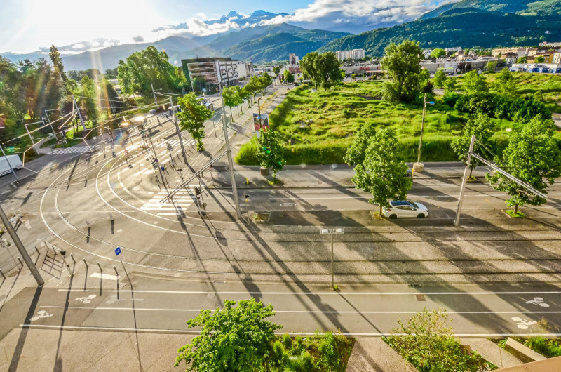 Transport en commun - © The Originals Résidence Grenoble Université Transport en commun