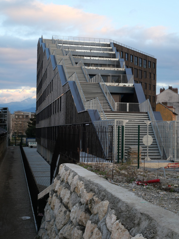 Grenoble de façades en façades à vélo électrique_Grenoble