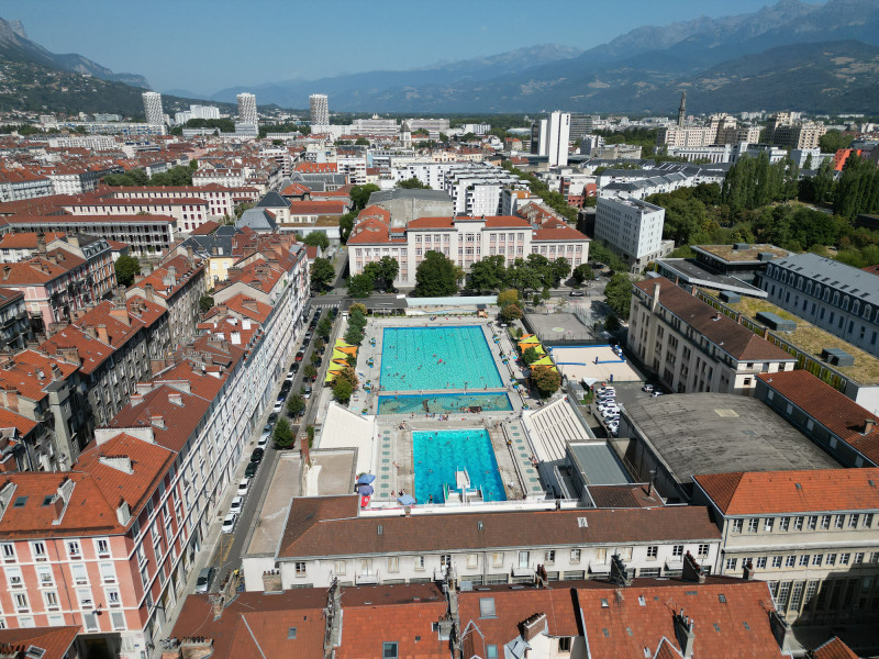 c-vdg_-_piscine_jean_bron.jpg