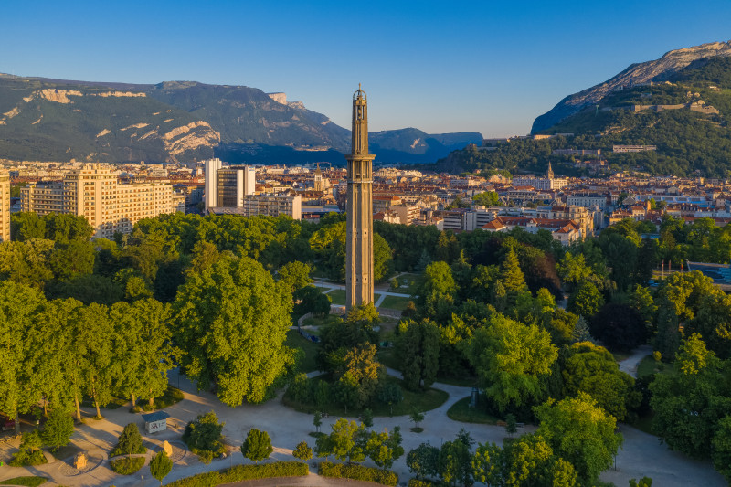 8_tour_perret_p_jayet.jpg - © P. Jayet 8_tour_perret_p_jayet.jpg